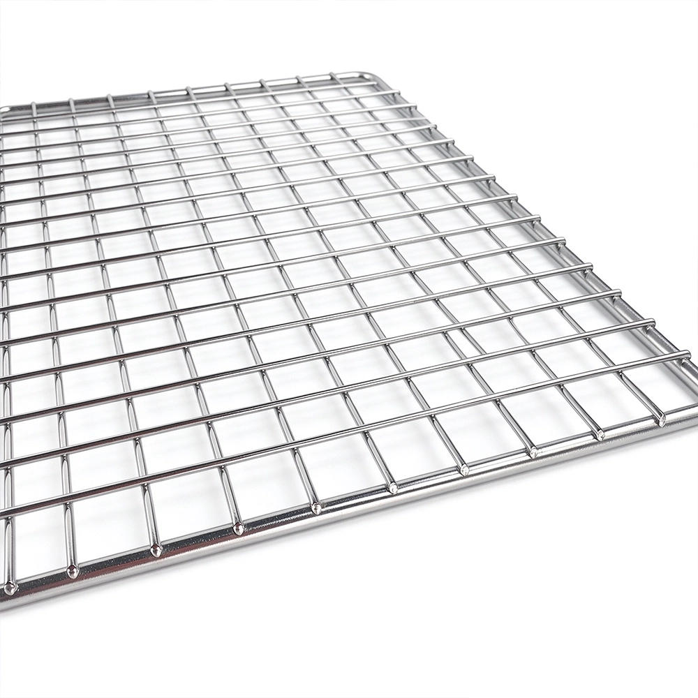 Spot welded stainless steel grill grate with intermittent weld points at wire crossings